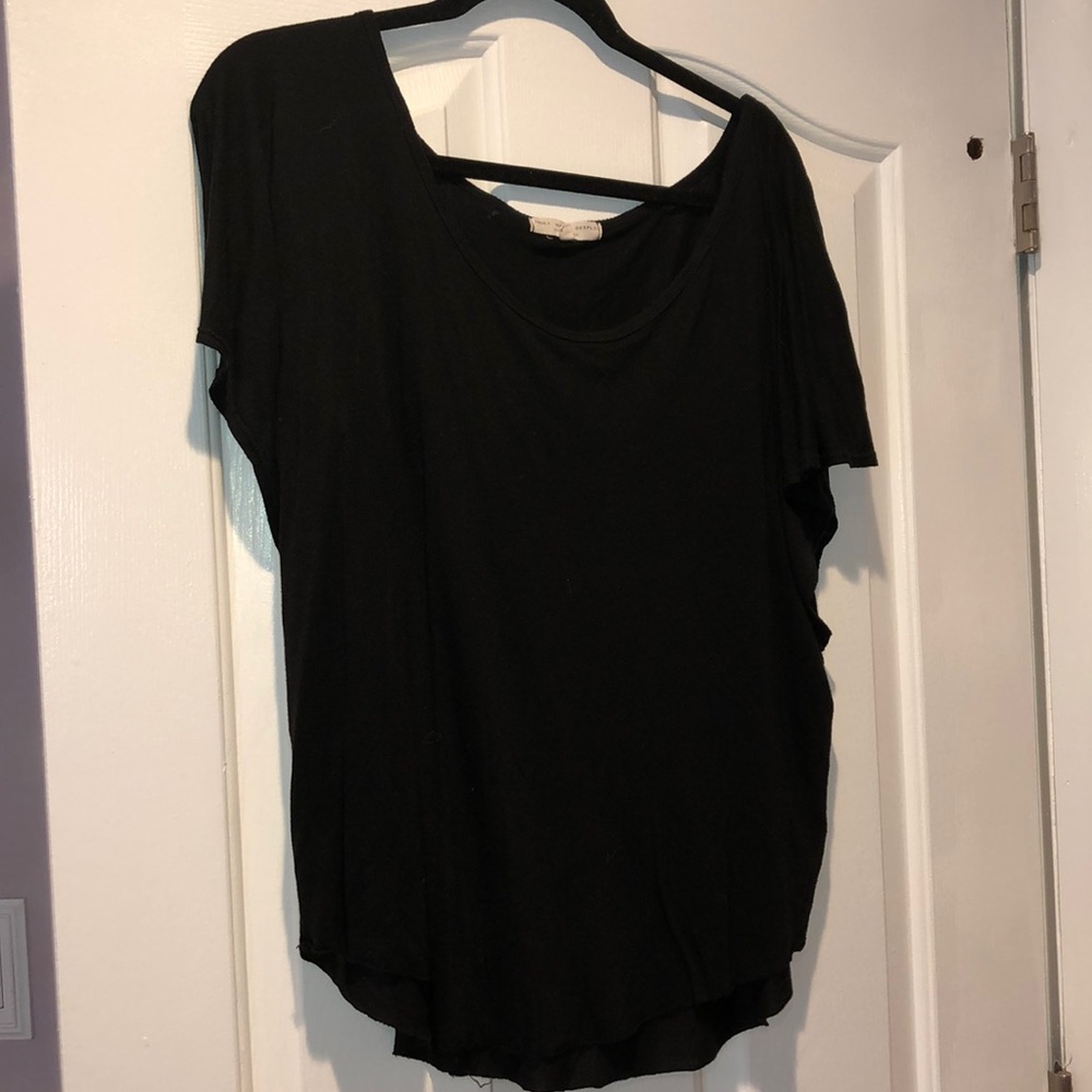 Scoopneck tee black cute L truly madly deeply LA